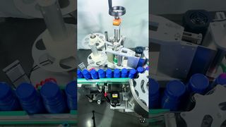 Etichettatrice automatica#fillingbottlingline #bottlingline #factoryautomation #labelingmachine