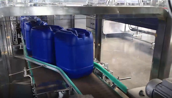 La pianta liquida automatica piena 5-30L della macchina di rifornimento di 6 quattro teste ha automatizzato l'imbottigliatrice
