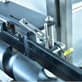 6500 BPH Tipo rotativo Macchina di copertura automatica FX-8AH 80ml-1000ml Con 8 teste di copertura
