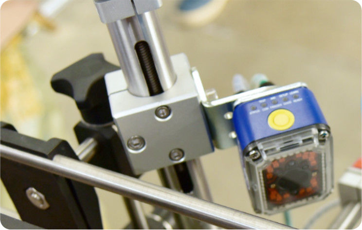 Macchina di riempimento automatico di liquidi chimici con ugello di riempimento multiplo e metodo di riempimento automatico adatto a usi industriali