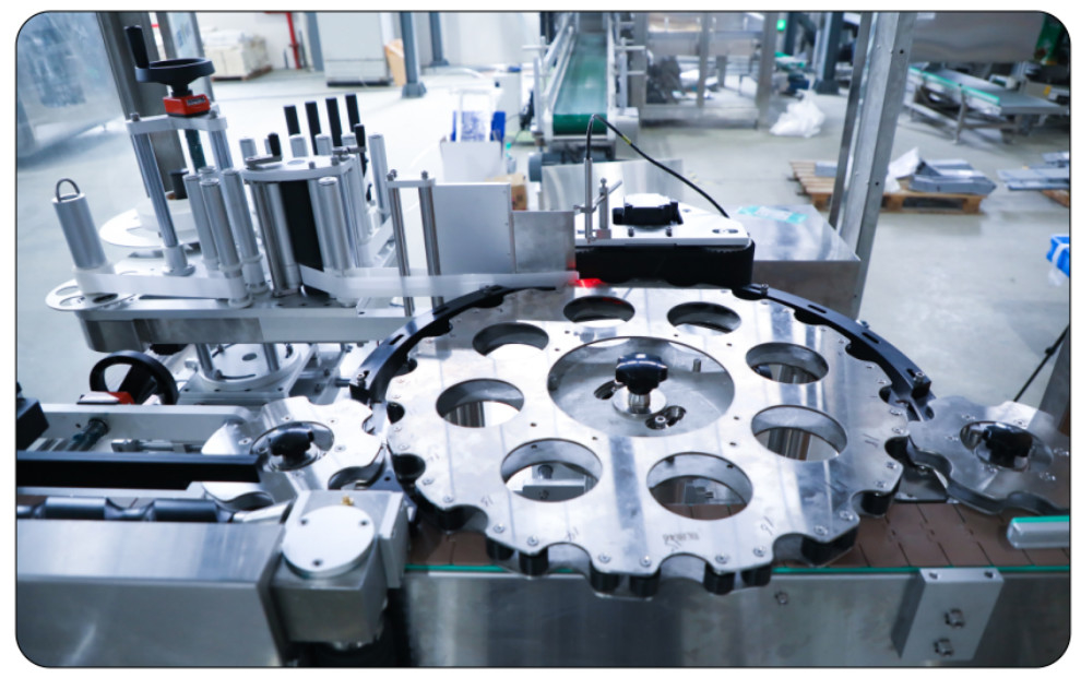 TN-200DH rotante ad alta velocità automatica rotonda bottiglia di etichettatura macchina per 5L-30L bottiglia di riempimento linea 10000 BPH