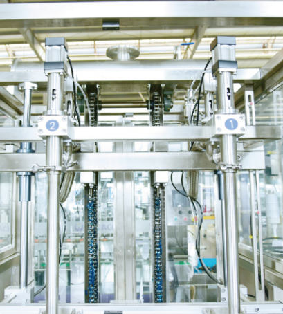 Macchina riempitrice per pesticidi dotata di sistema di pesatura METTLER TOLEDO e componenti elettrici Schneider per il funzionamento